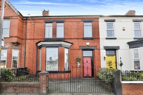 Waterloo House | Crosby & Waterloo Beachside Stay