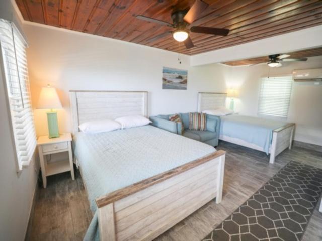 Kure Beach House | Crystal Shores Unit 3 - Irresistible Charming Beach Retreat villa