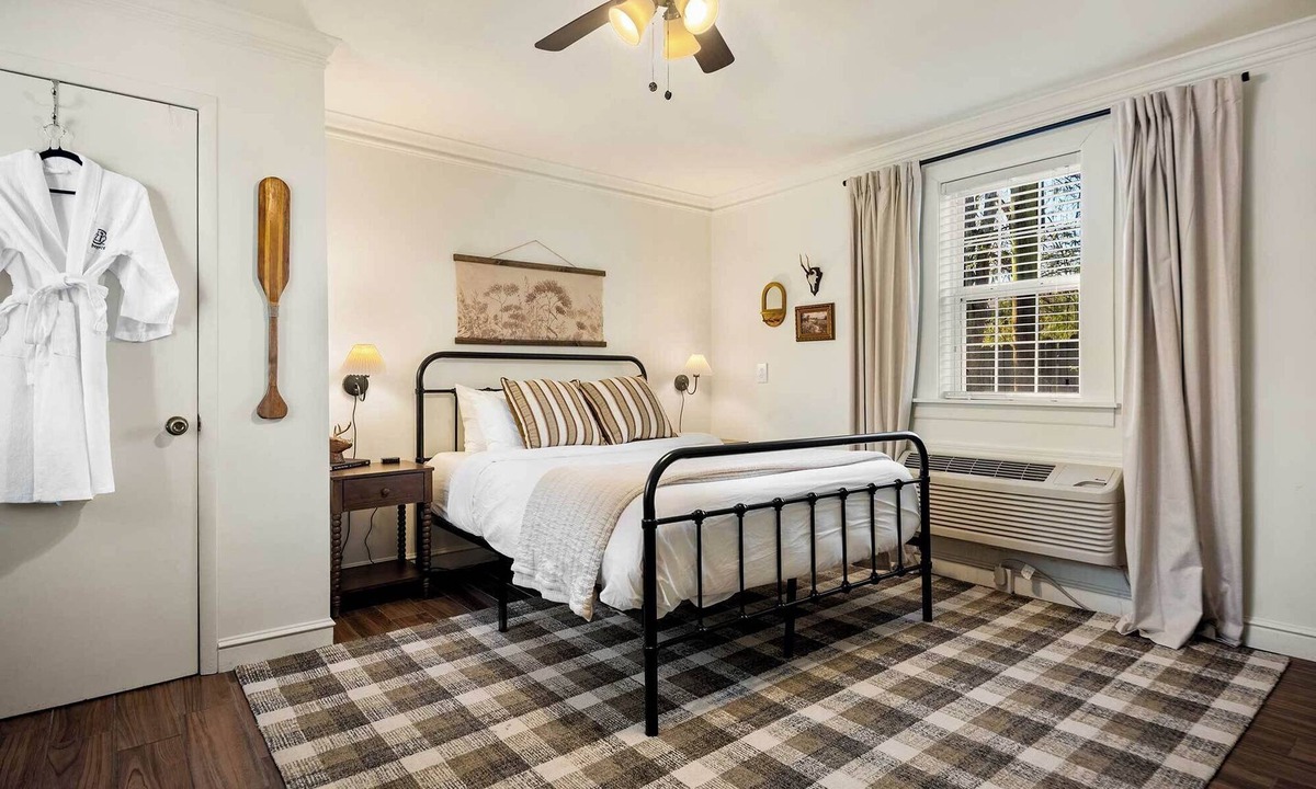 Lookout Mountain Bed & Breakfast | Cumberland Suite Hideaway Near Rock City Lights