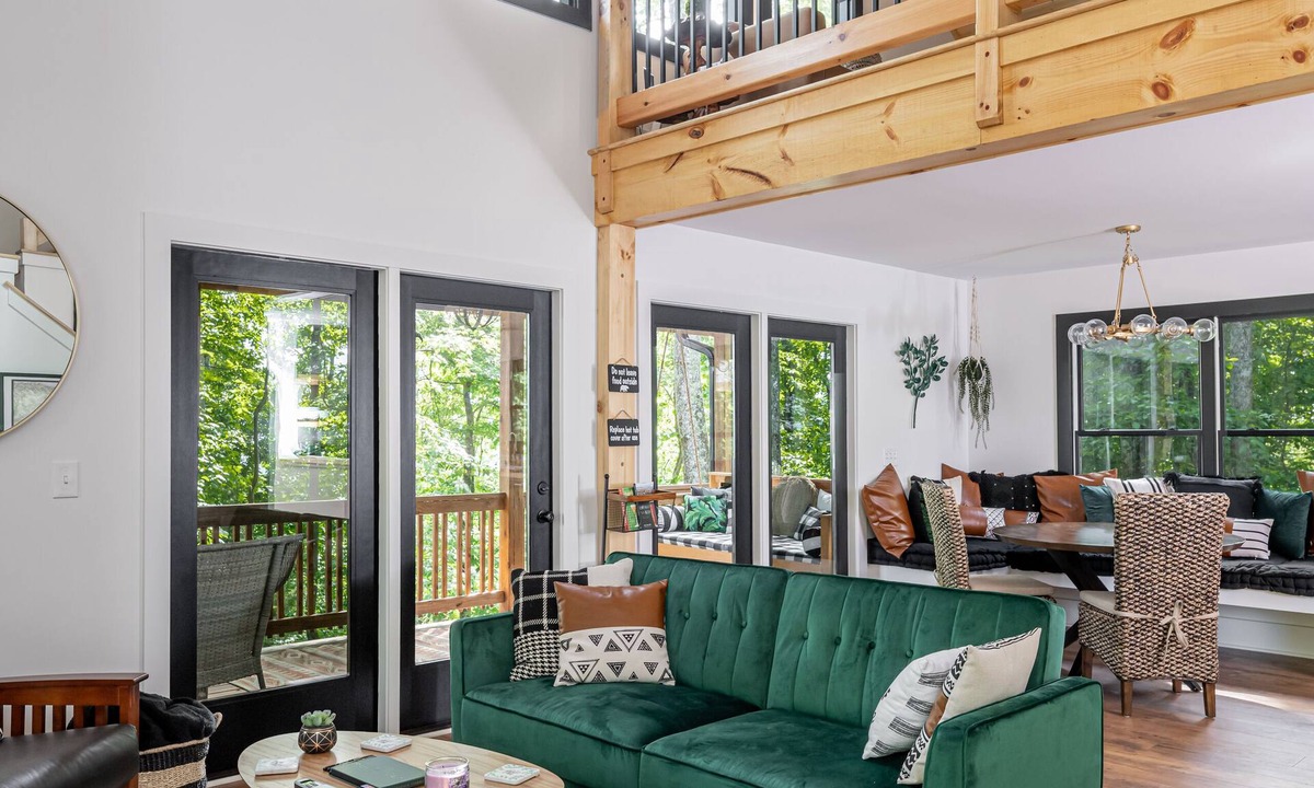 Hendersonville Apartment | Custom Modern Cabin next to Winery