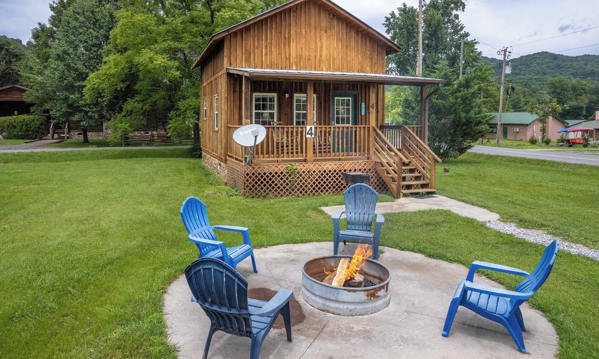 Bryson City Cabin | Customer Appreciation Year! See Discount information in Ad