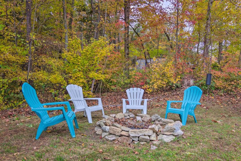 Balfour House | Cute and Cozy Hendersonville Getaway with Yard!