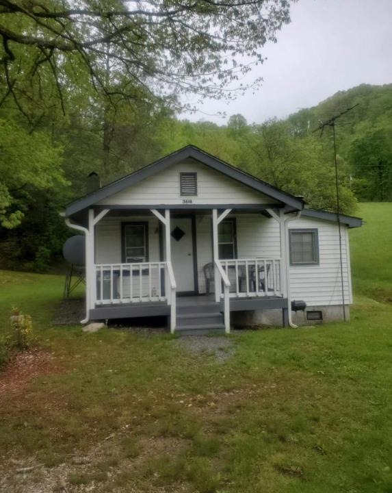 Topton Apartment | Cute Little Cabin (Near the Nantahala River)