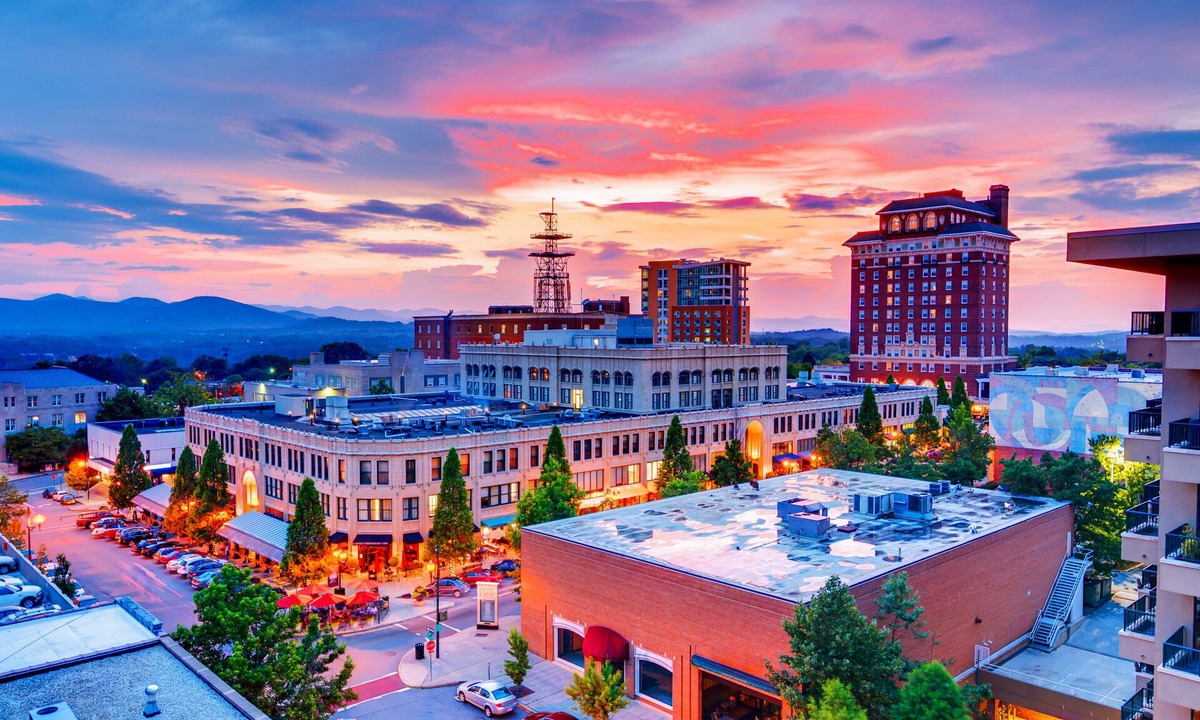 Downtown Asheville Condo | Cute updated condo - steps to downtown, great for business travel