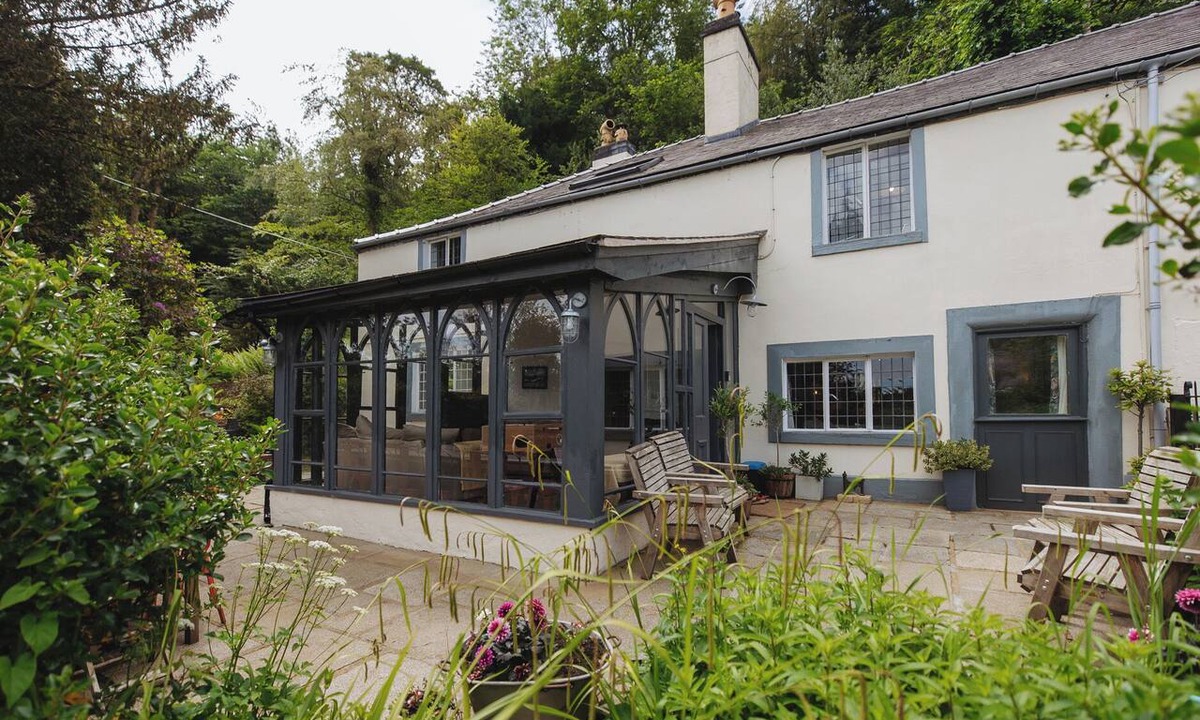Froncysyllte Cottage | Cwmalis Hall