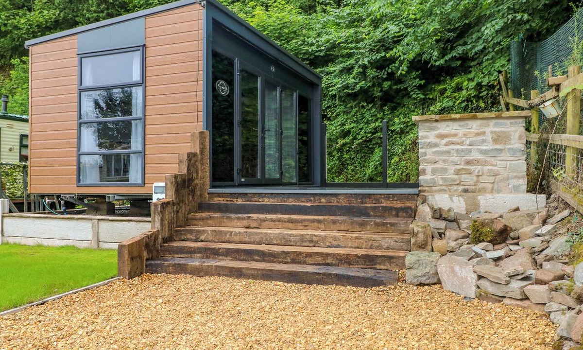 Ferryside Cottage | CWTCH, romantic, country holiday cottage, with pool in Ferryside