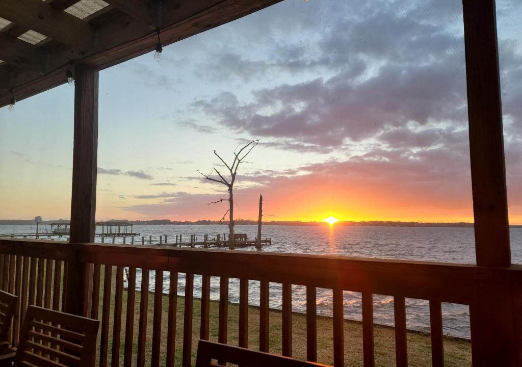 Elizabeth City House | Dances Bay