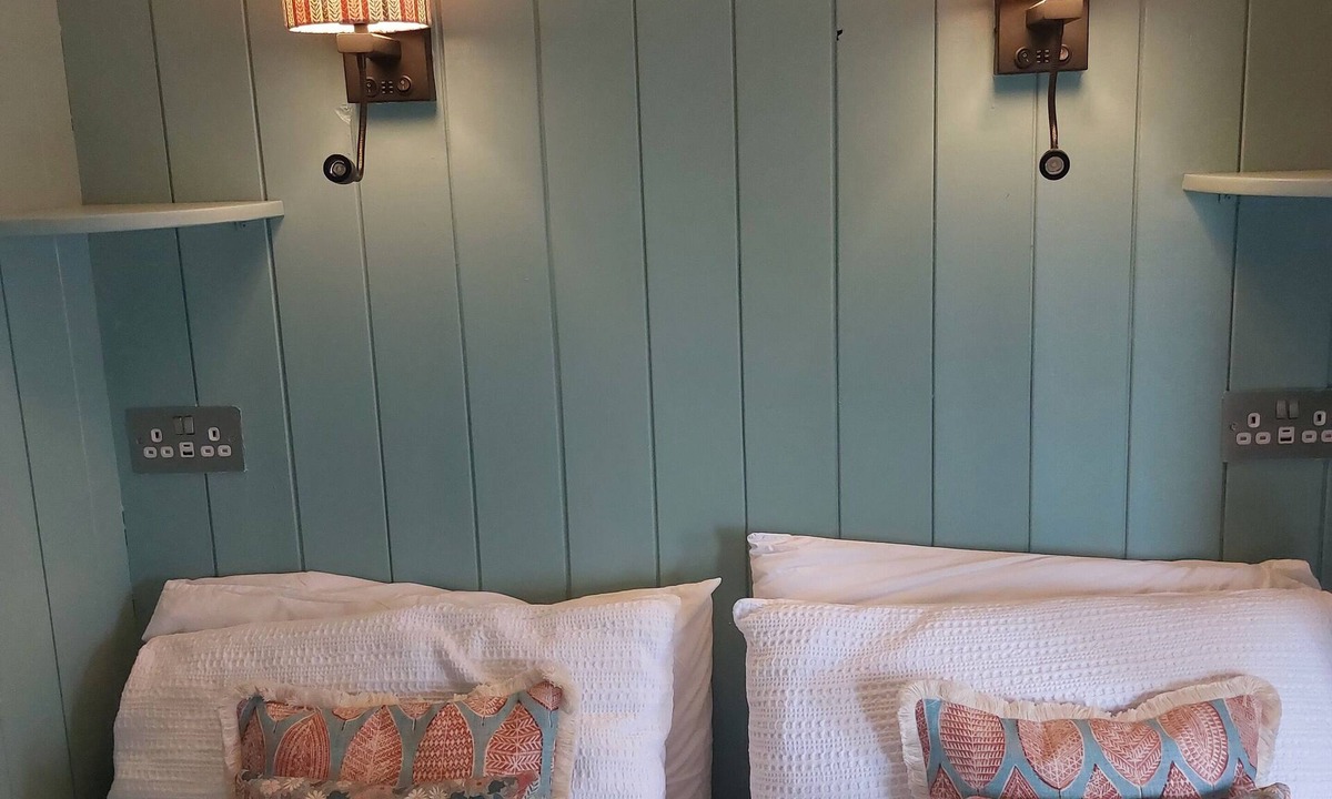 Wedmore Cabin | Daphne our shepherds hut