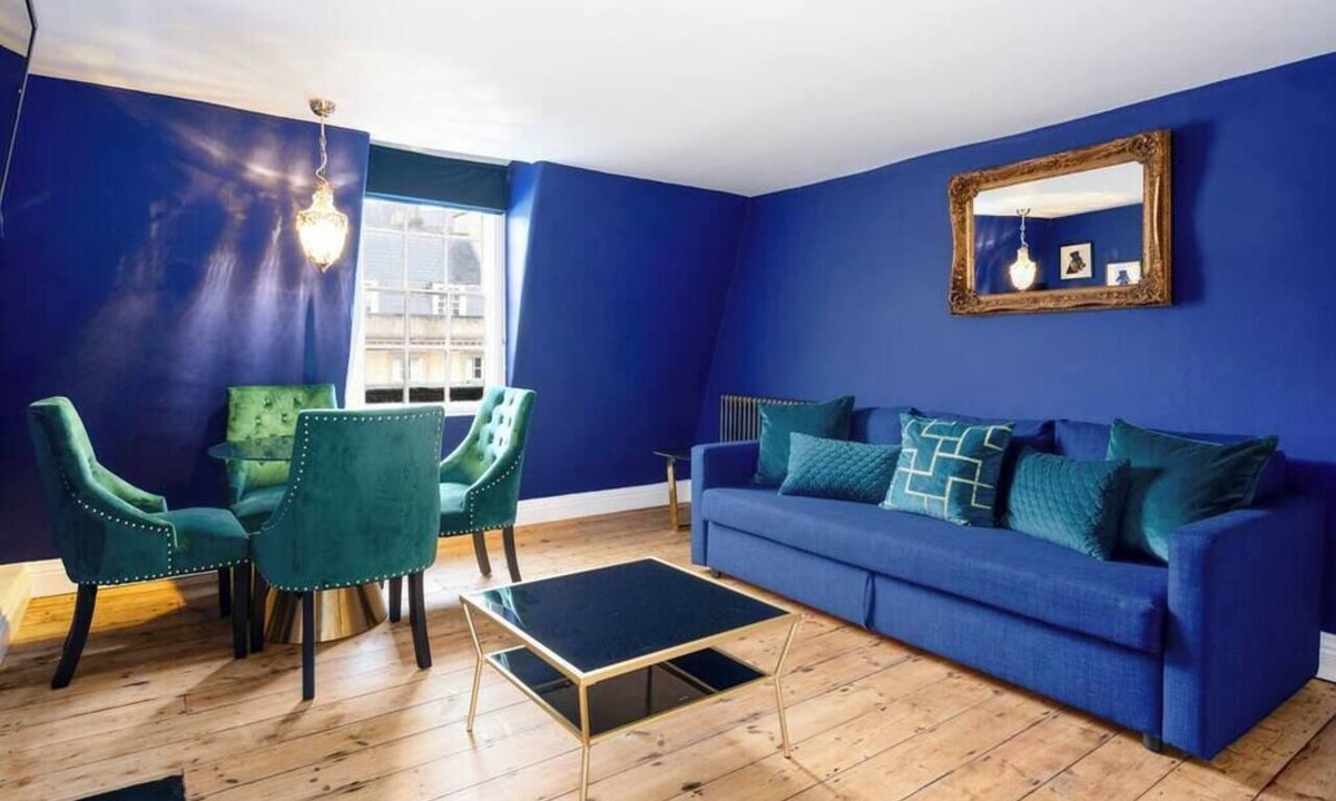 Upper Town Apartment | Darcy's Pride – central 2-bedroom apartment