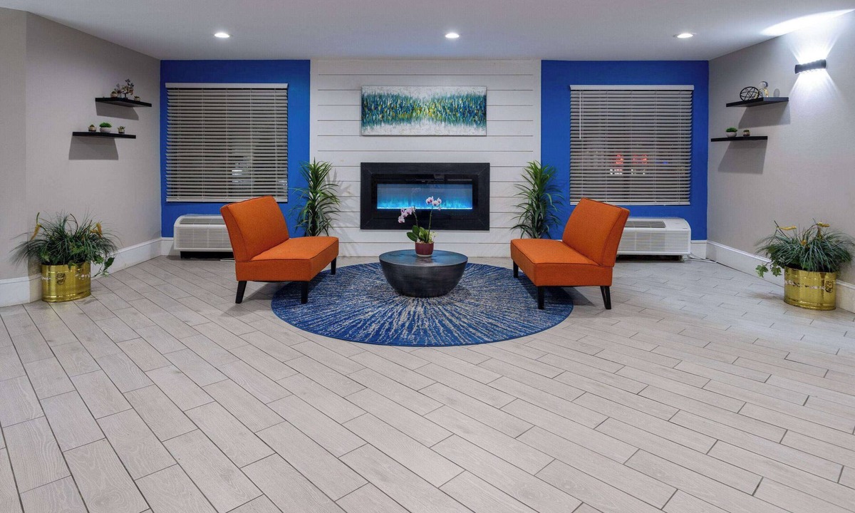 Louisburg Hotel | Days Inn by Wyndham Louisburg
