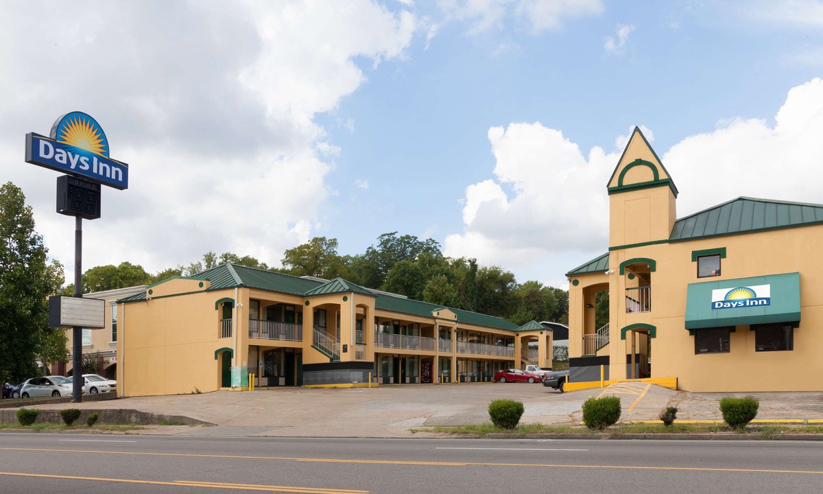 Whitebridge Hotel | Days Inn by Wyndham Nashville Saint Thomas West Hospital