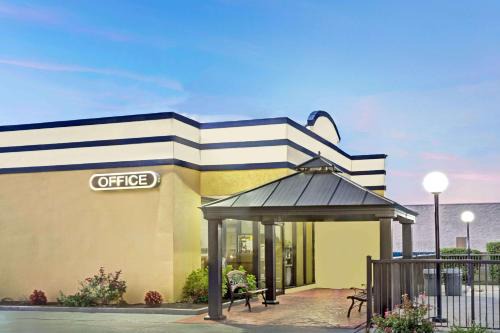 Norfolk Hotel | Days Inn by Wyndham Norfolk Military Circle