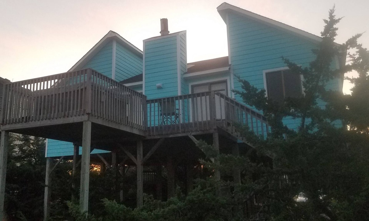 Salvo Cottage | DECK OCEAN VIEWS; HOT TUB, GREAT RATES ! n
