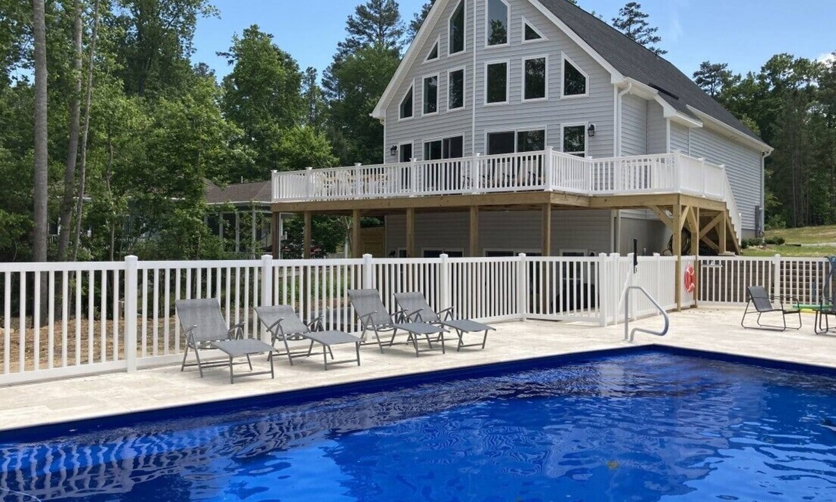 Macon House | Deep Water, Heated Pool, Firepits, Deep Water, Kayaks, Pool Table, Sundeck