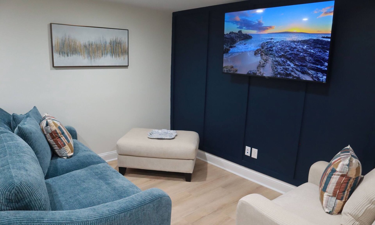 Supply House | Deja Blue at the beach! within 1.5 mile from the beach with boat parking!