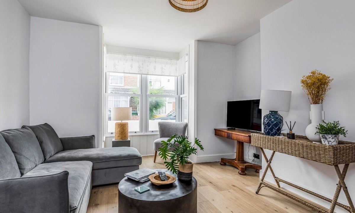 Felpham House | Delightful 2 Bed House a Stones Throw From Beach - Pass the Keys