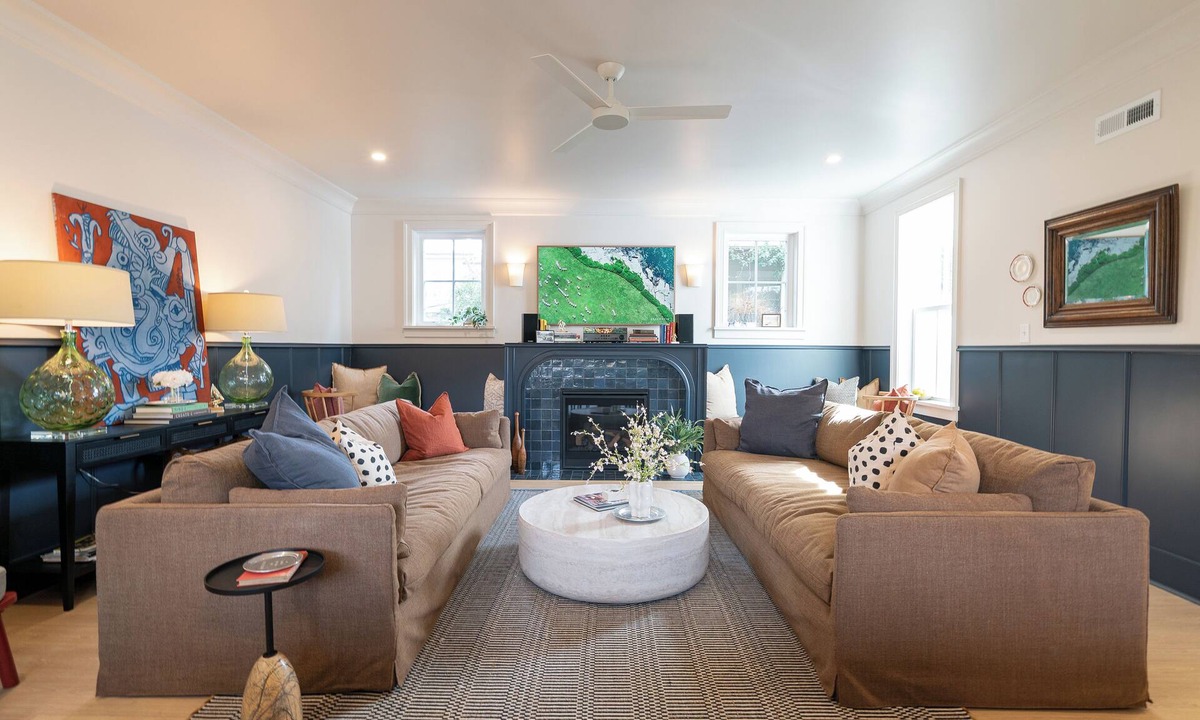 Historic Oakwood House | DeLUXeDwelling-7BR/4BA-ChefsKitchen-20Guests-Pets