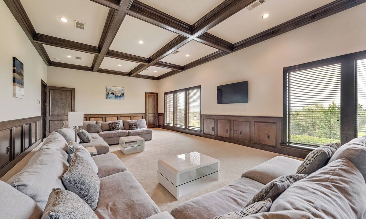 Denton House | DEN105 -Private Ranch Compound | Pool, Gym & Court