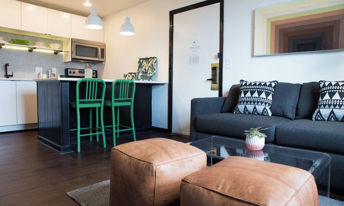 Rutledge Hill House | Designer Suite Local Murals + Walk to Downtown | SoBro Guest House #20