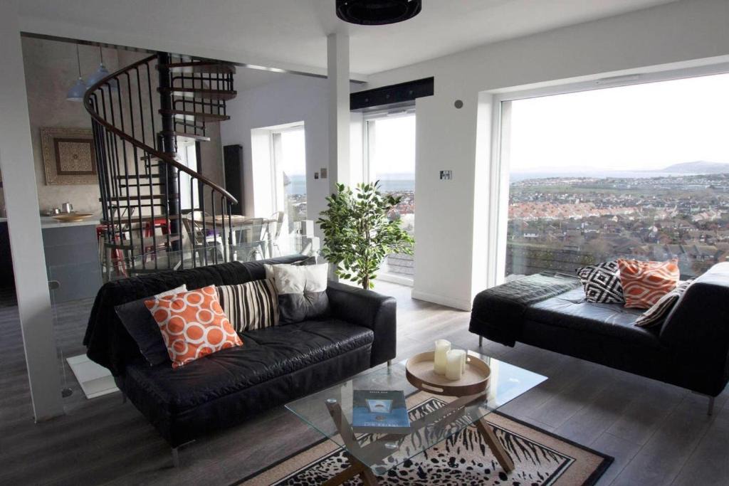 Penrhyn Bay House | Detached House with Amazing Sea View by Llandudno
