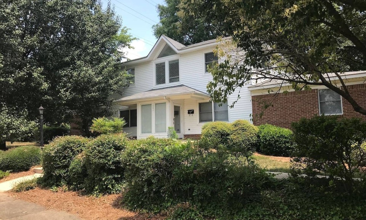 Dilworth House | Dilworth - Updated 8 BR, 4 BA Close to City-Center