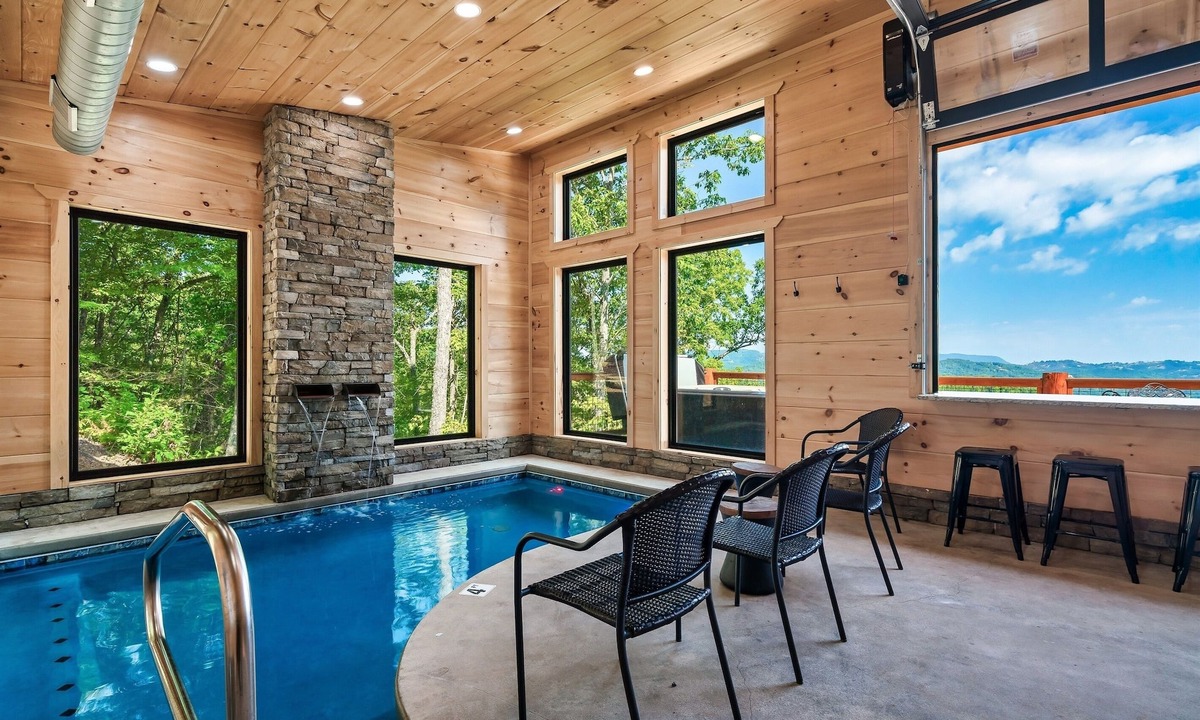 Wears Valley Cabin | Direct Trail Access| Indoor Pool Cabin | Sleeps 10 | Wears Valley