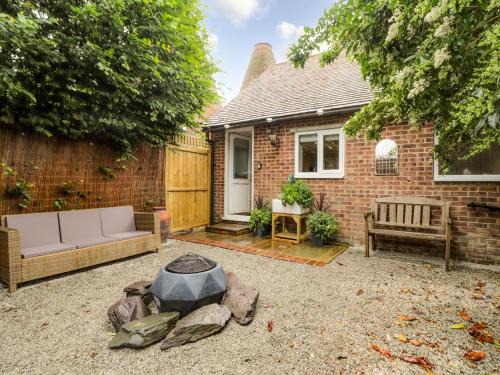 Tonbridge House | Ditsys Den
