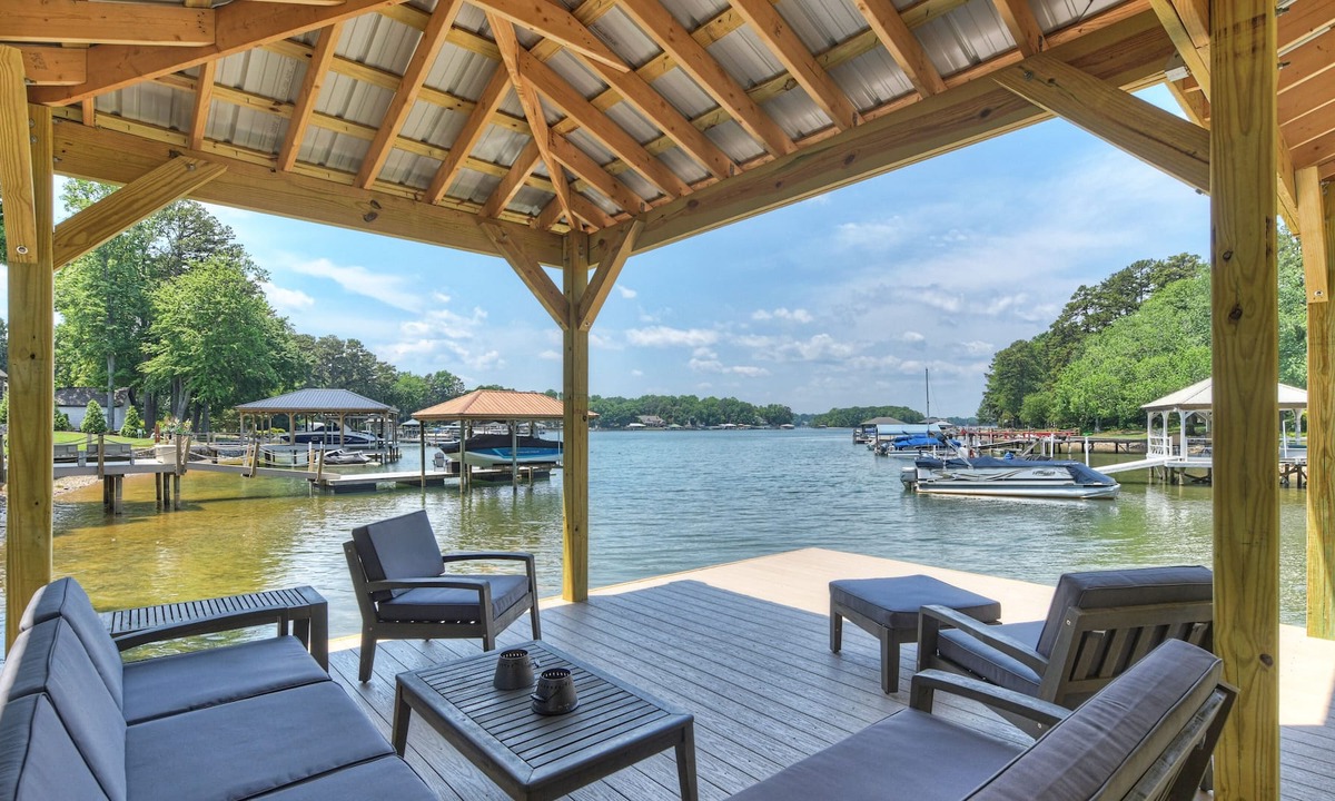Huntersville House | Dock Holiday | New Dock | Sleeps 11 | 5 beds 3.5 baths