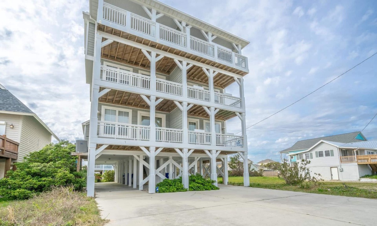North Carolina Coast House | ⚓Dock Holiday⚓ Oceanview, Close to Beach🌊