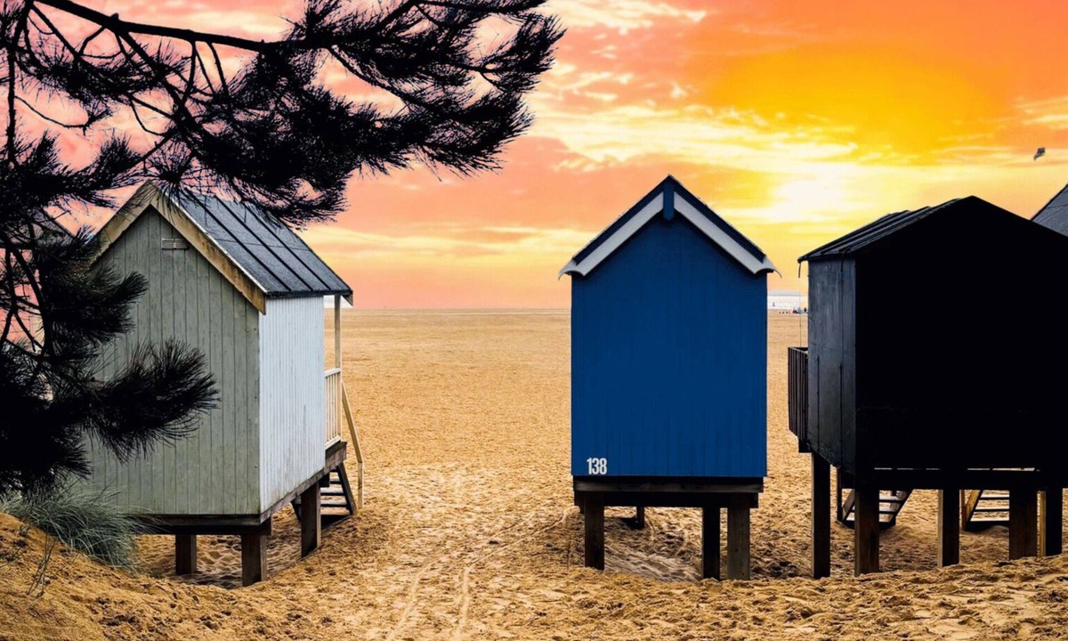 Wells-next-the-Sea Cabin | Dog Friendly Beach Hut - Day Use Only