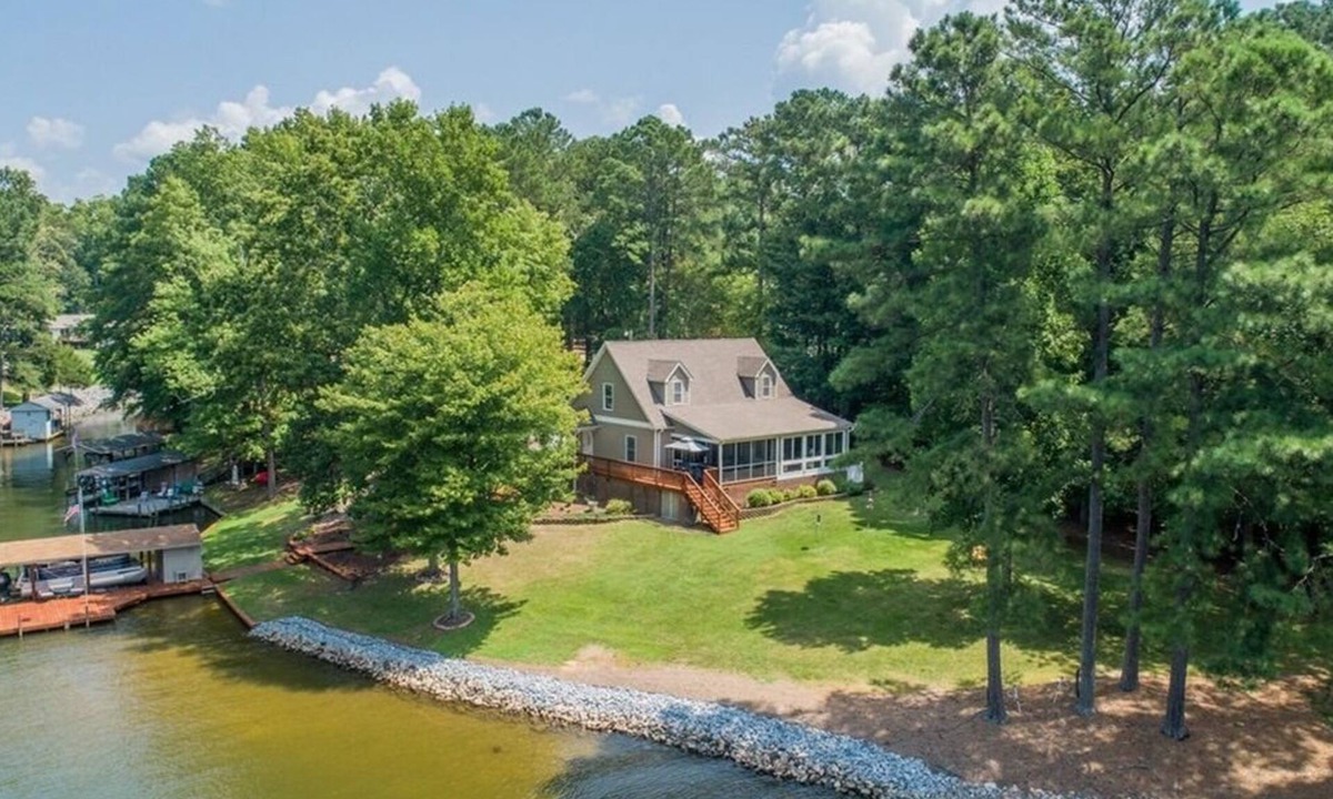 Littleton Cottage | Dog Friendly, 370+ ft of Waterfront, dock access and kayaks!
