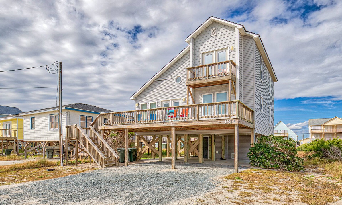 Topsail Beach House | Dog-friendly home with ocean views, beach access, washer/dryer & central AC