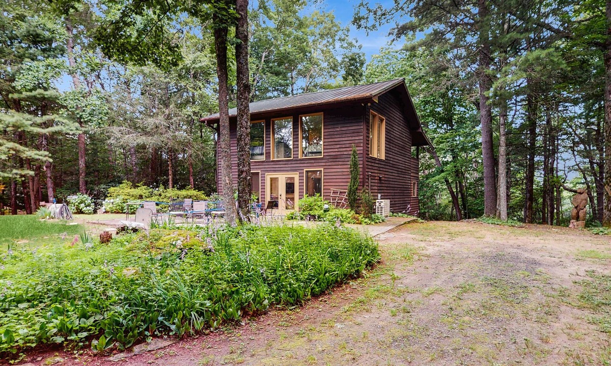 Spruce Pine House | Dog-friendly mountain home with private hot-tub, fire-pit and pool table