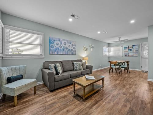Emerald Isle House | Dog Friendly - Walk to Bogue Inlet Pier
