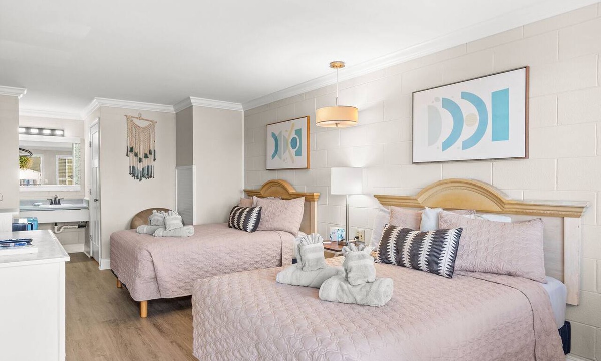 Carolina Beach Hotel | Double Room Hotel- 2 Pools, Near Beach/Boardwalk, No Pets Allowed