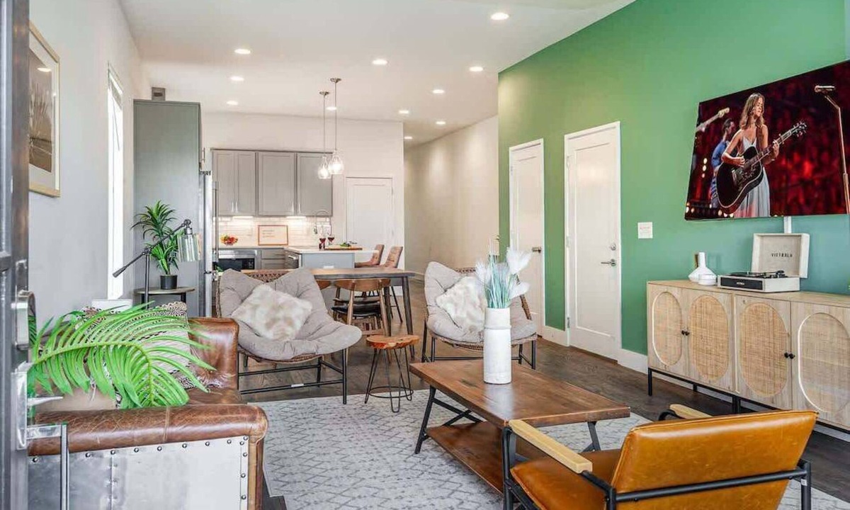 Talbot's Corner House | Double Time - Ping-Pong Table - Mins to Germantown
