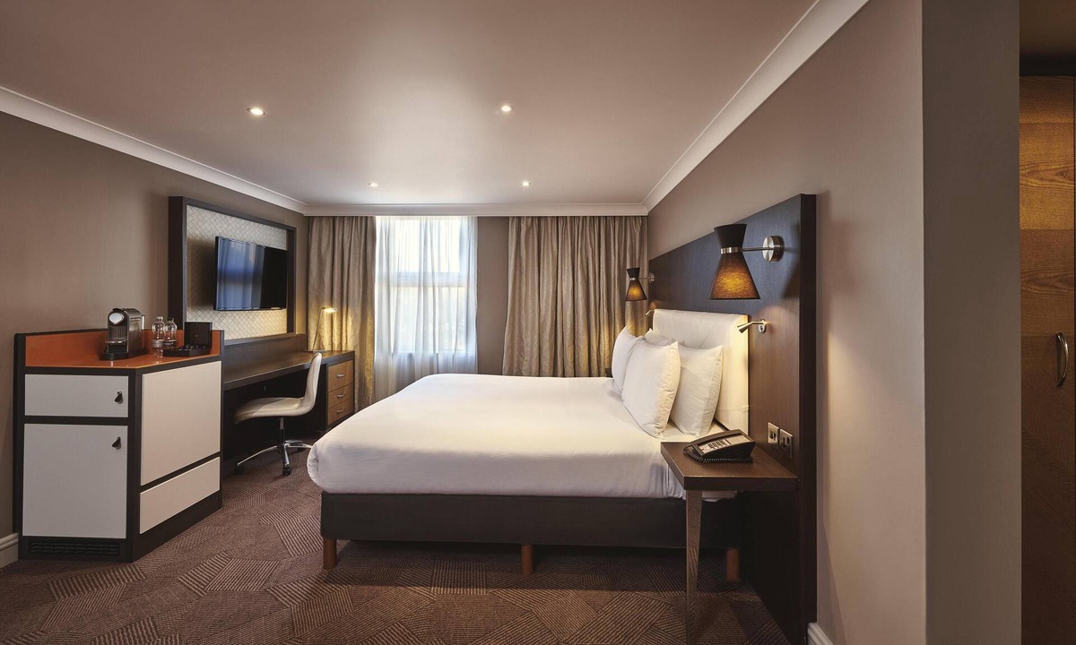Ealing Common Hotel | DoubleTree by Hilton London - Ealing Hotel