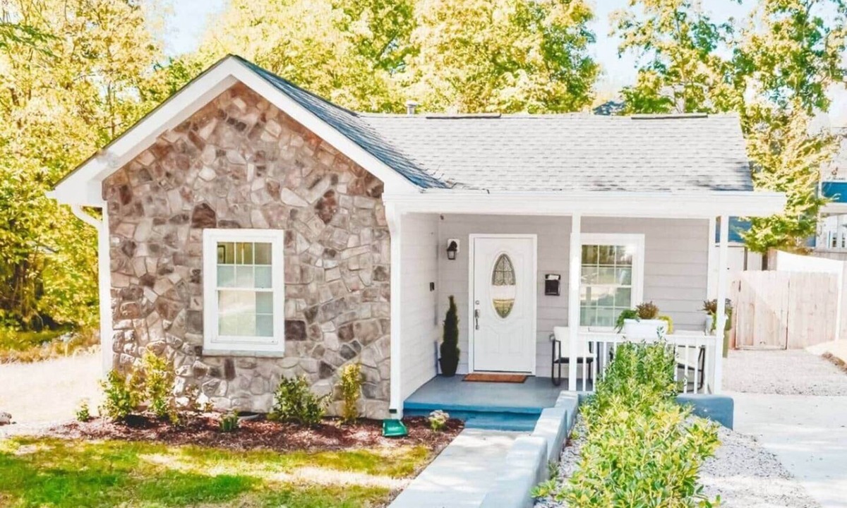 Downtown House | Downtown - 2 bed, 2 bath