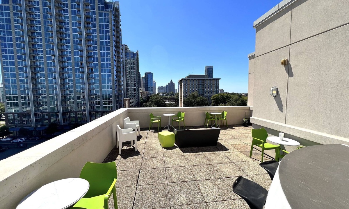 Fourth Ward Condo | Downtown Charlotte on N Church St