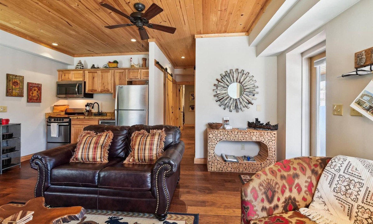 Blowing Rock Cabin | Downtown Main Street-2 BR “Bull”