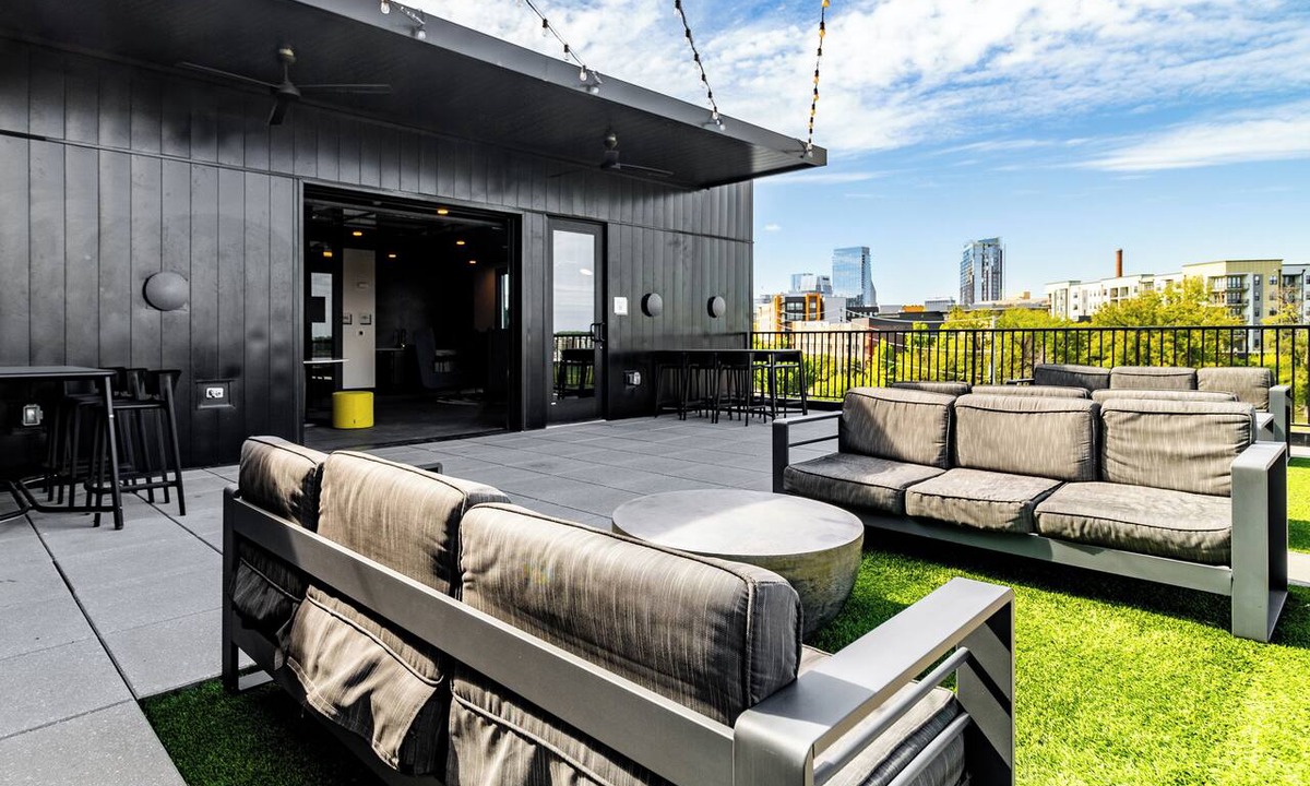 Rolling Mill Hill Condo | Downtown Nashville 2BR Condo | Balcony & Parking Near Broadway