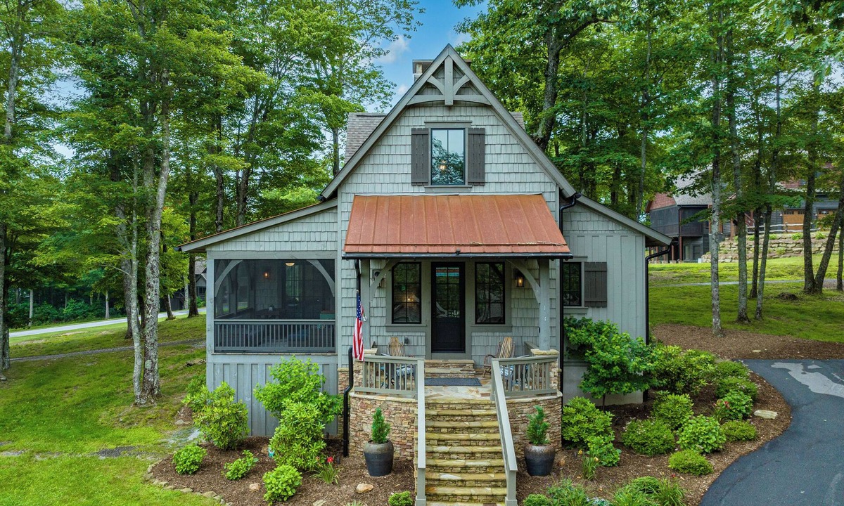 Glenville House | Dragonfly Cottage: Dog Friendly, Enclosed Yard Area, Community Perks