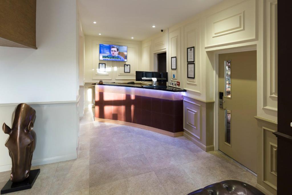 Barking Hotel | Dreams Hotel