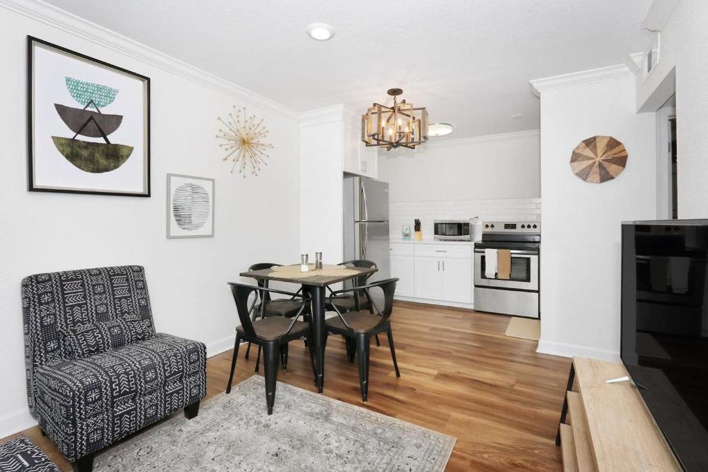 Willoughby Spit Apartment | Dune Cottage Isle Suite (2 bed/2 bath beach condo)