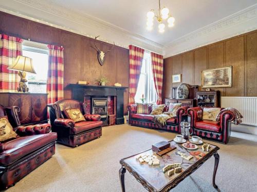 Kilmun Villa | Dunoon - Sleeps 17 - Group Retreat with Parking
