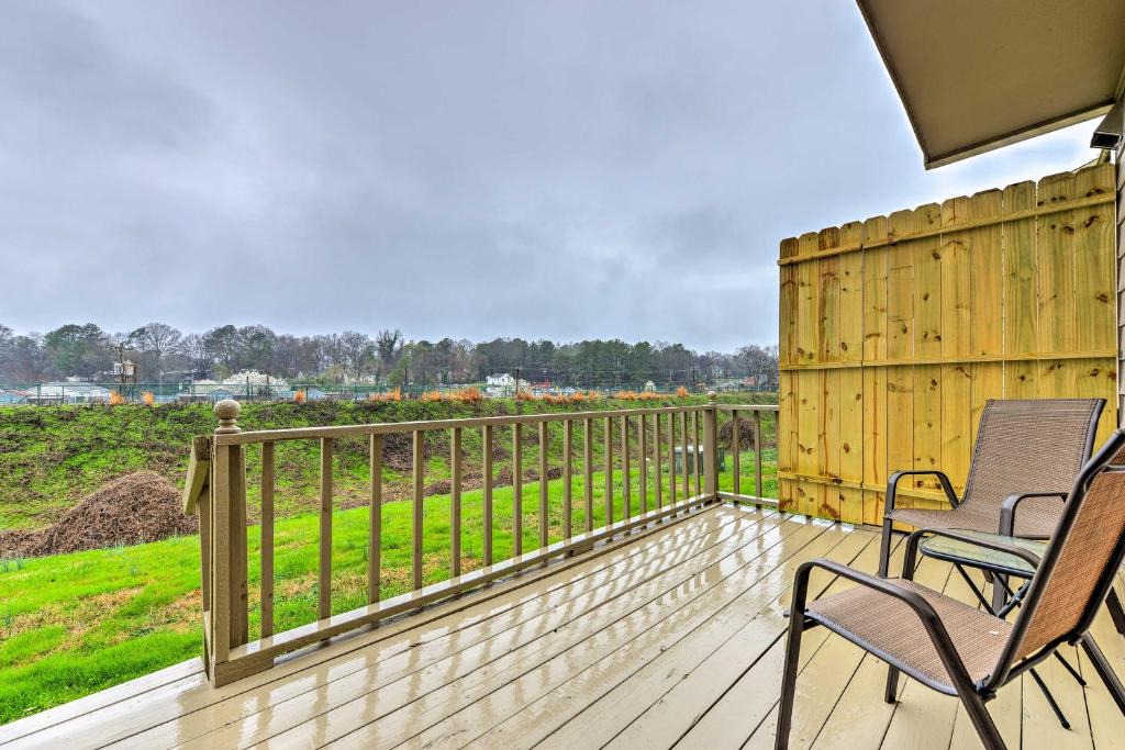 Durham House | Durham Townhome with Deck - 15 Min to Downtown, DPAC!