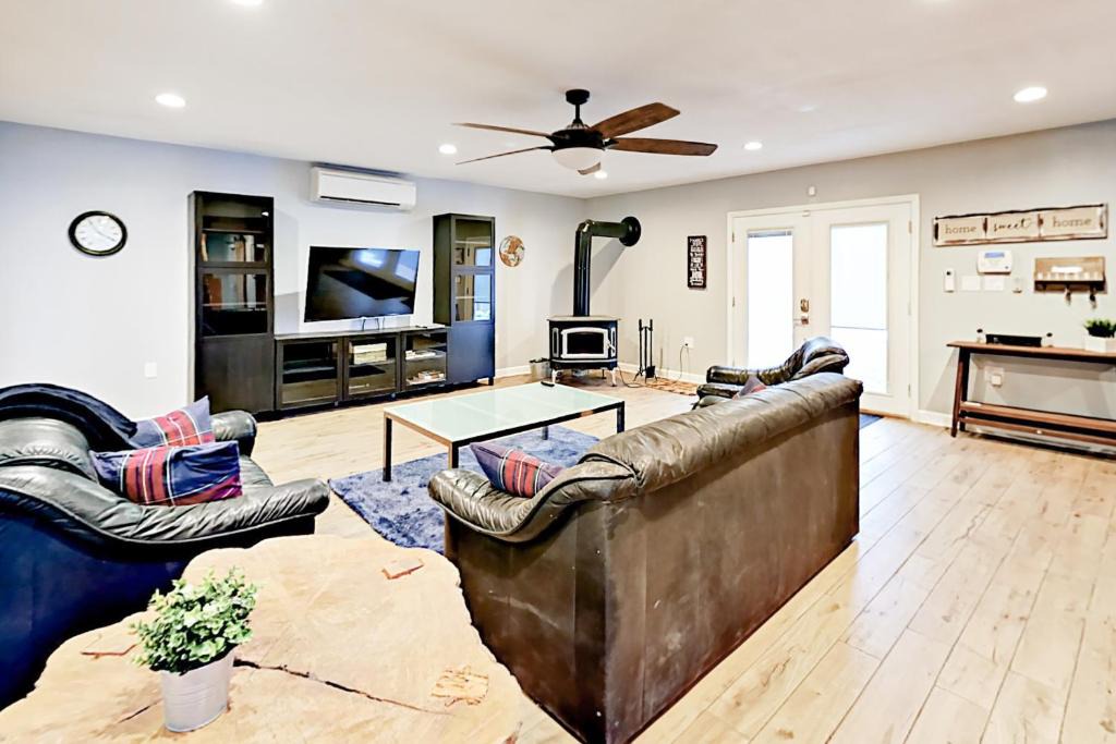 Hendersonville House | Dynasty Palace