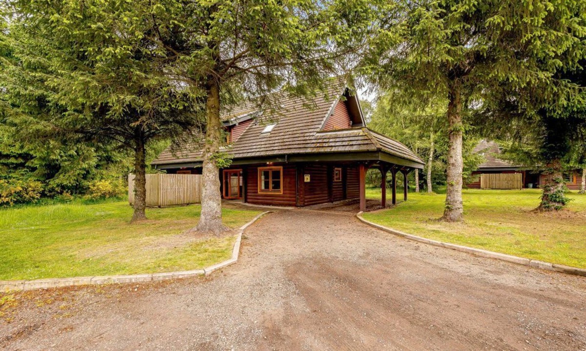 Glenisla Cabin | Eagle Spa Plus (Pet), Dundee