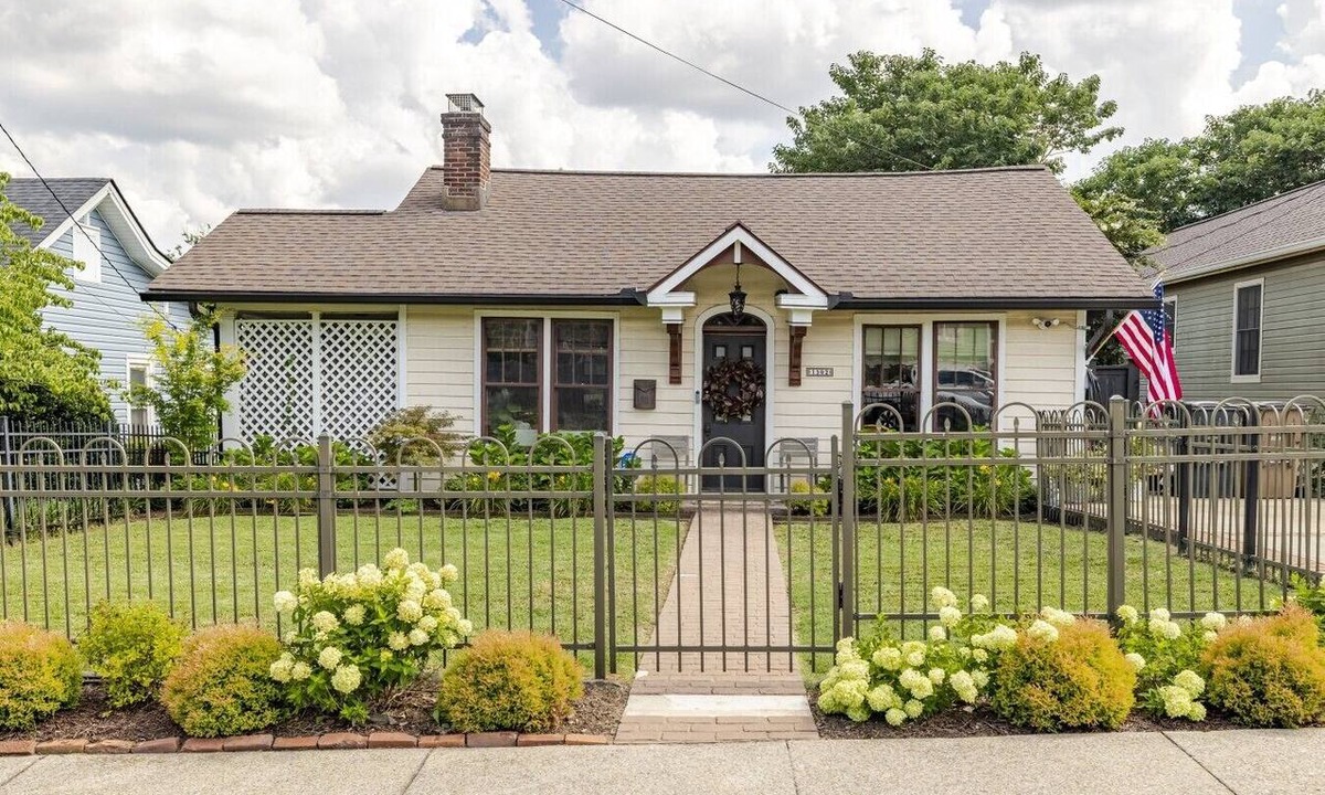 East End Cottage | East Nashville Cottage: Hot Tub, EV, Walkable