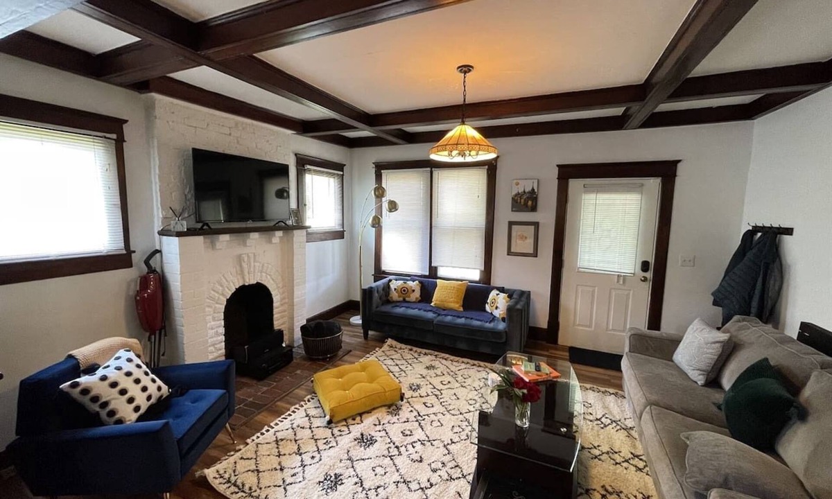 Greenwood House | East Nashville Cozy and Convenient - Spring Fun!